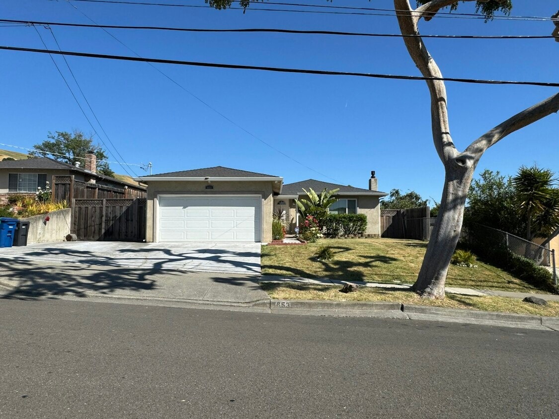 Foto principal - 653 Fairway St
