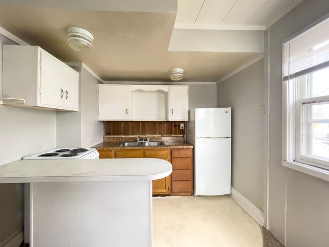 Building Photo - 830 W North St