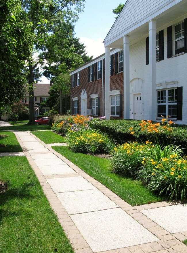 Building Photo - Chanler at Montclair