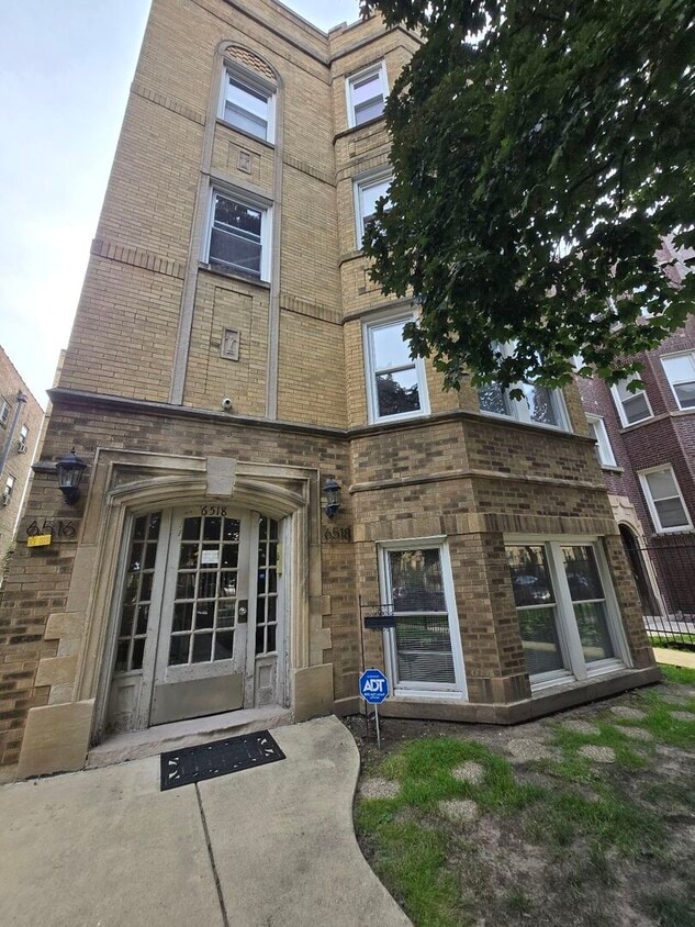 Foto principal - 6518 N Mozart St