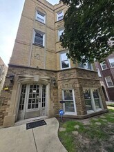 Building Photo - 6518 N Mozart St