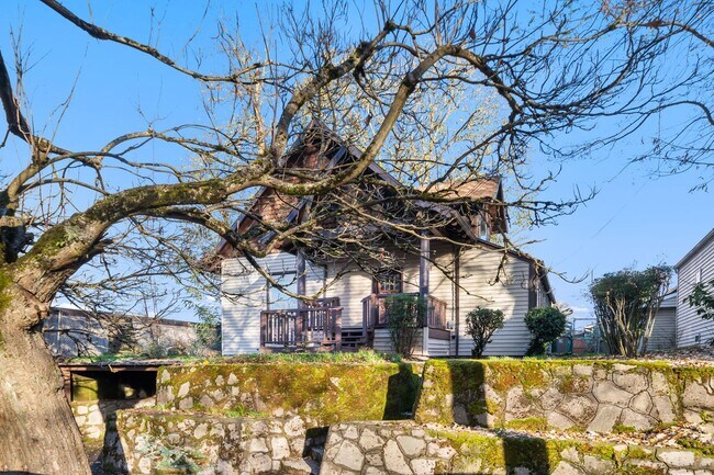 Building Photo - 7414 NE 6th Ave