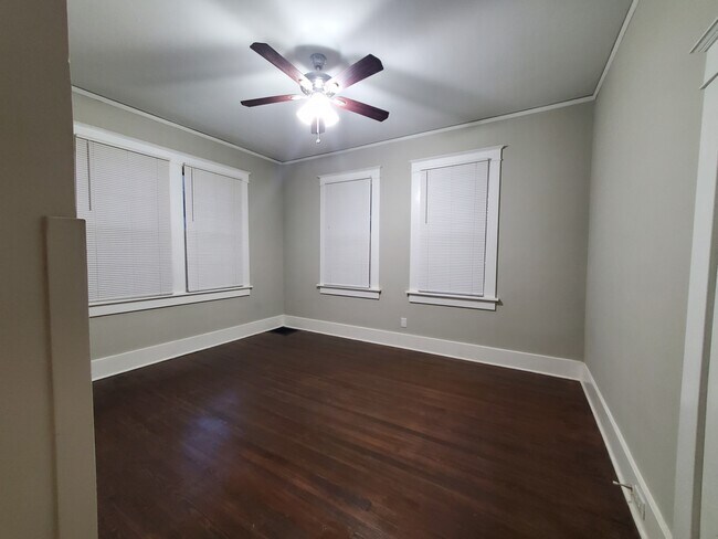 Building Photo - 1841 Nelson Ave