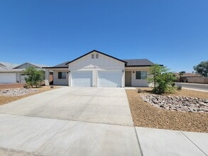 Building Photo - 871 Baseline Rd