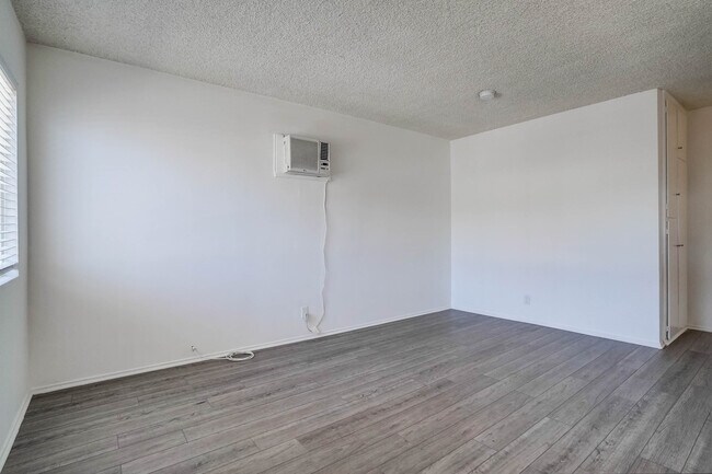Building Photo - 5256 Craner Ave