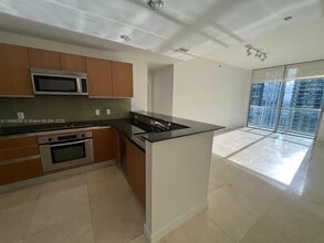 Building Photo - 1060 Brickell Ave