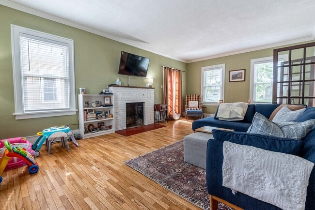 Building Photo - Fenced-in Yard + Pet Friendly + Washer & D...