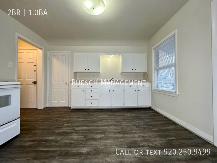 Primary Photo - Cozy upper 2 Bedroom 1 Bath Duplex-Availab...