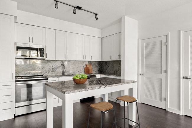 Prepara tus platos favoritos con estilo. - Oceanside Lantana