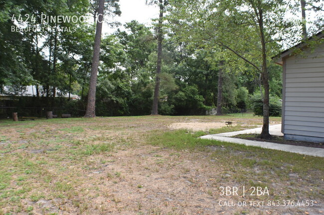 Building Photo - Pinewood S/D