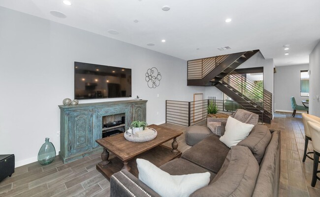 Foto del edificio - Rates Vary: $3,995 - $7,495