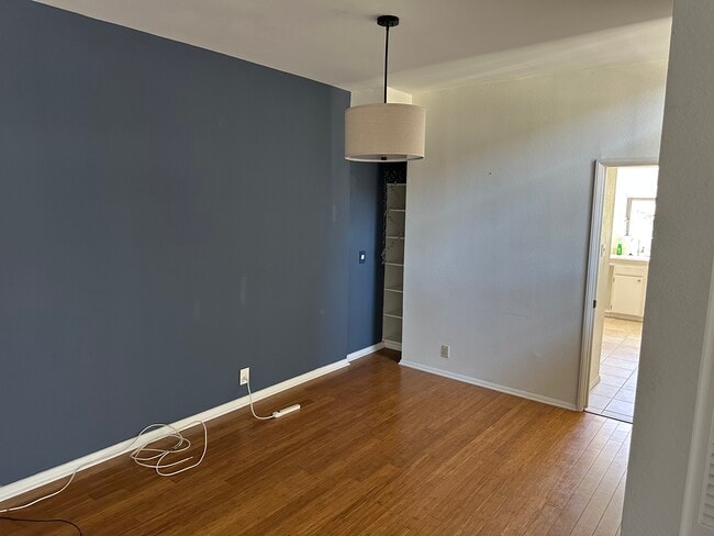 Building Photo - 609 S El Molino Ave