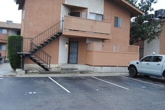 Building Photo - 4809 Hahn Ave