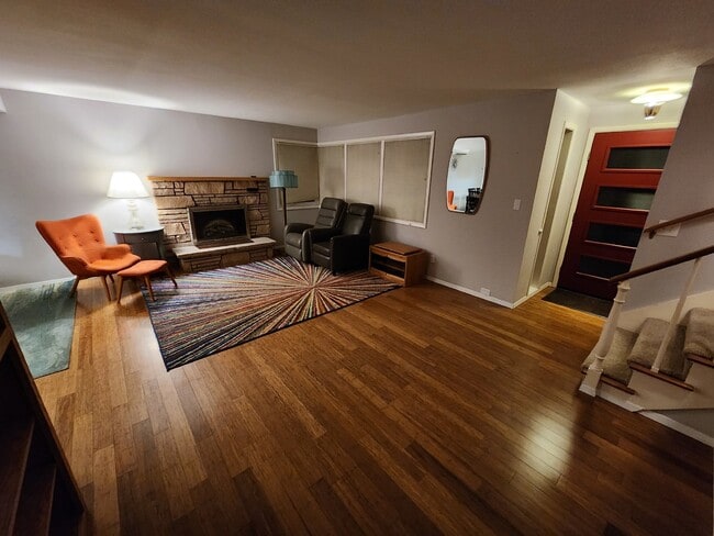 Building Photo - Partially furnished 4 bed 2 bath home in P...