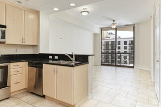 Building Photo - 701 S Olive Ave