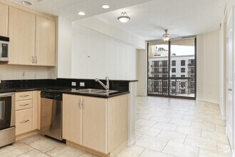 Building Photo - 701 S Olive Ave