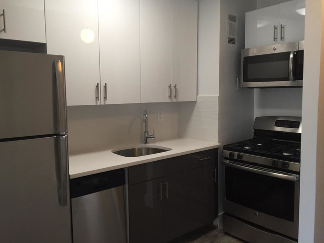 Foto del edificio - 13225 Maple Ave