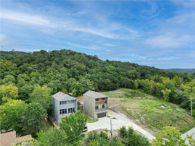 Foto del edificio - 1054 E Huntsville Rd
