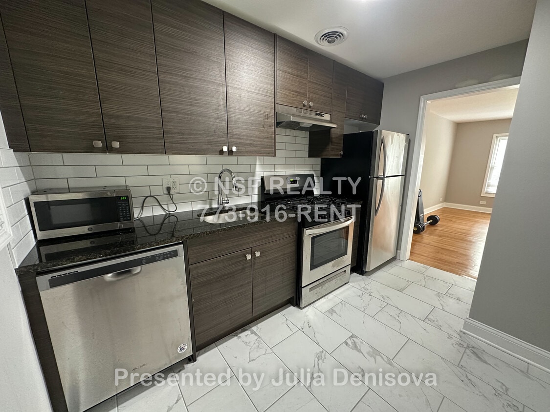 Building Photo - 1141 Deerfield Rd