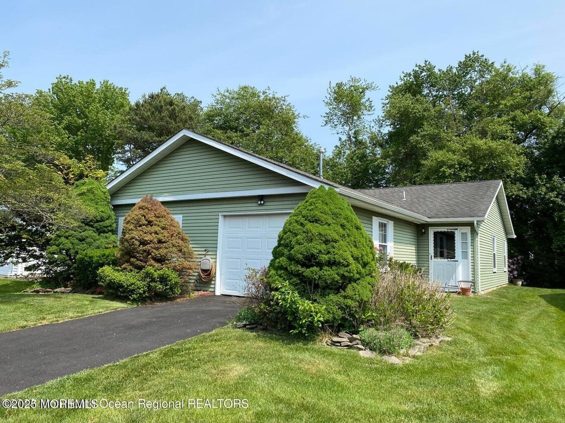 Primary Photo - 8 Brenner Ct