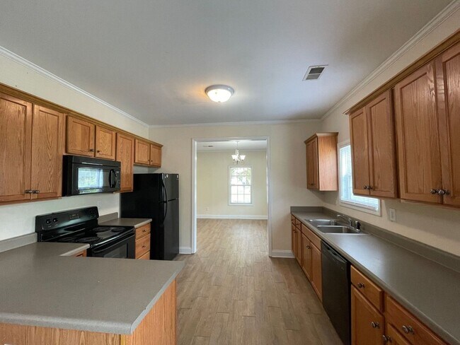 Building Photo - PRE-LEASING FOR AUGUST 2026!