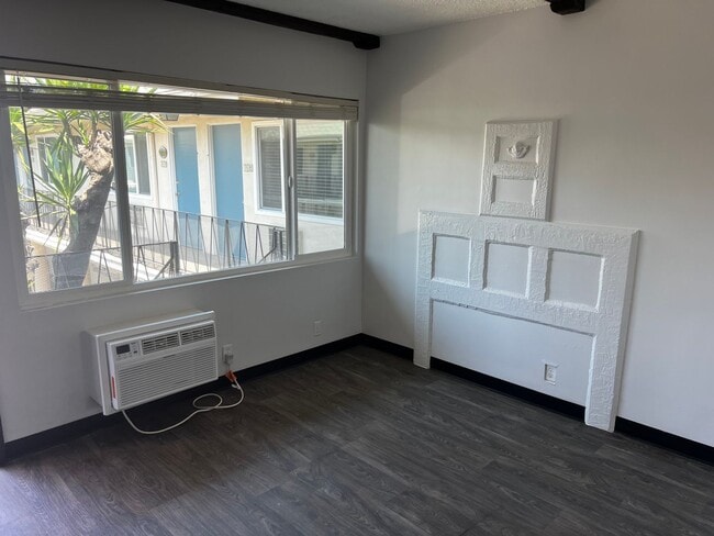 Building Photo - 2615 W Olive Ave