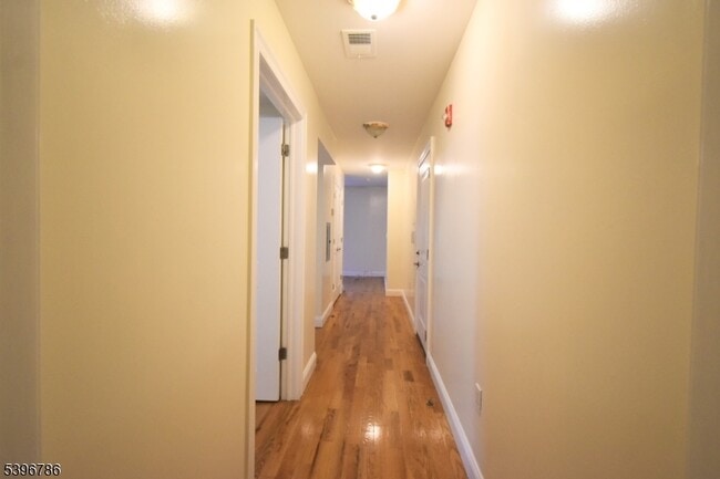 Foto del edificio - 232 Shephard Ave