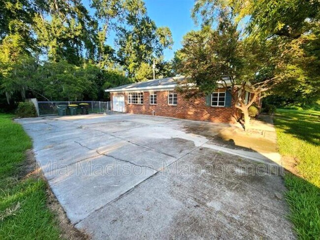 Foto del edificio - 102 Chippewa Dr