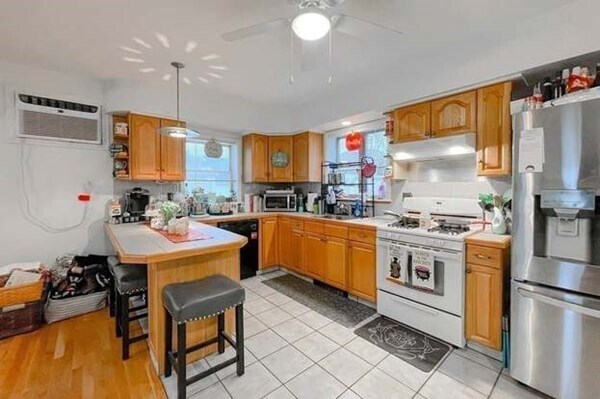 Primary Photo - 150 Thorndike St