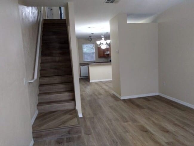 Building Photo - Beautiful condo