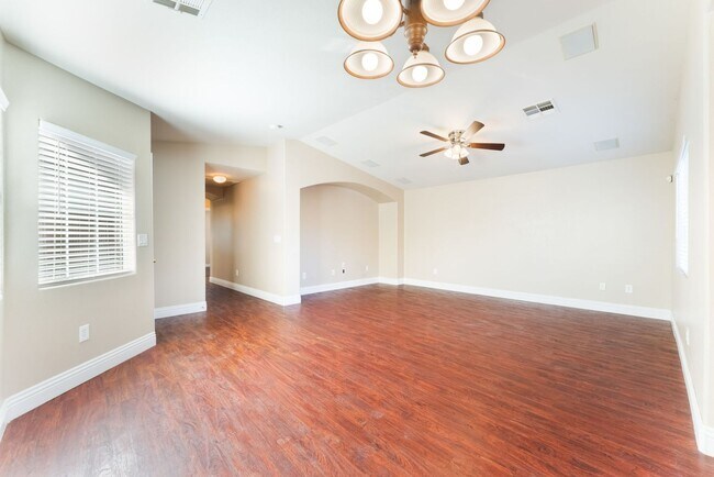 Building Photo - Spacious 3-Bed, 2-Bath Home with All Appliances Included!