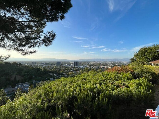 Foto del edificio - 4159 Regal Oak Dr