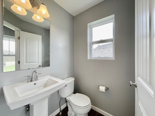 Building Photo - Four Bedroom Home in Fruitport