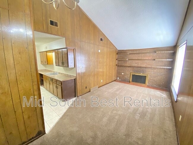 Foto del edificio - 2236 Birken Dr