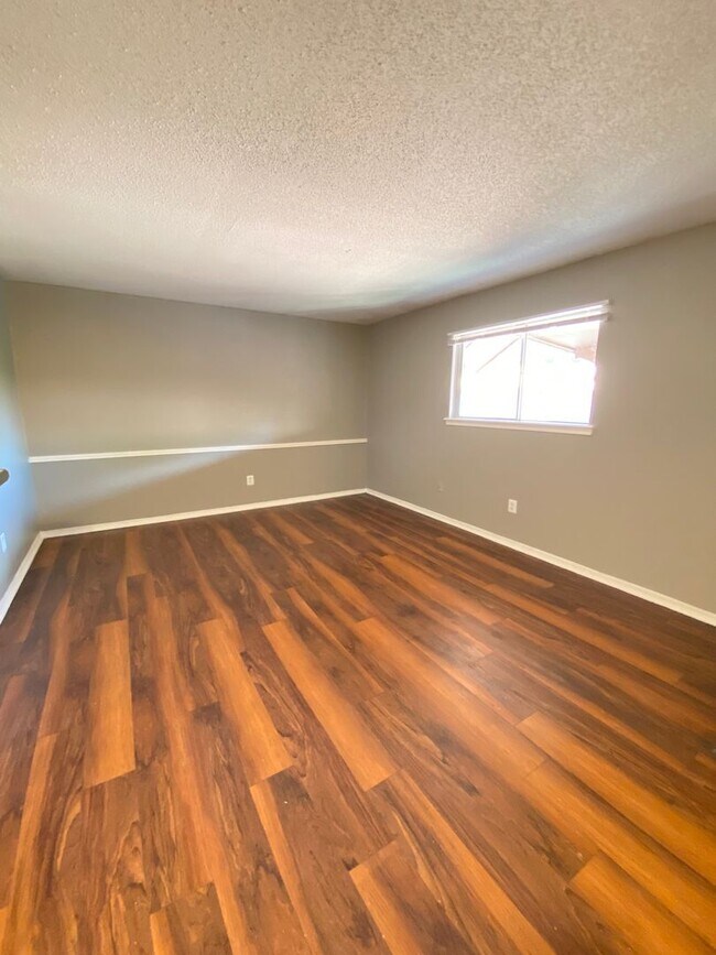 Foto del edificio - 1 BED 1 Bath APT NW OKC PC Schools