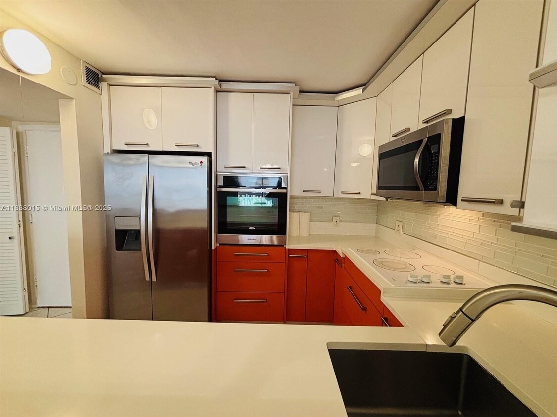Foto principal - 1817 S Ocean Dr