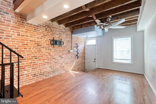 Building Photo - 112 N Streeper St