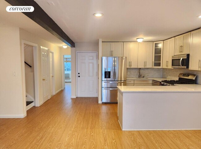 Foto del edificio - 336 Howe Ave