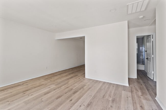 Building Photo - 5031 Mallow St