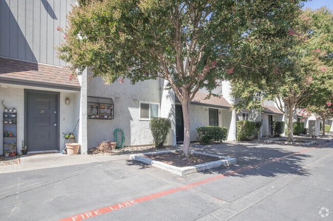 Alternate Building Photo - Rio Townhouses
