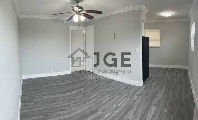 Building Photo - 3128 SW 12th Pl