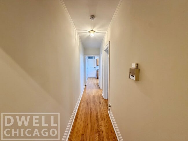 Foto del edificio - 1909 W Larchmont Ave