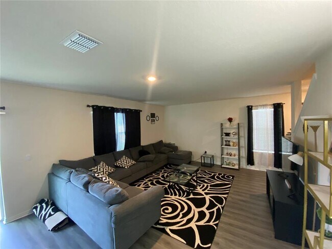 Building Photo - 117 Juniper Way
