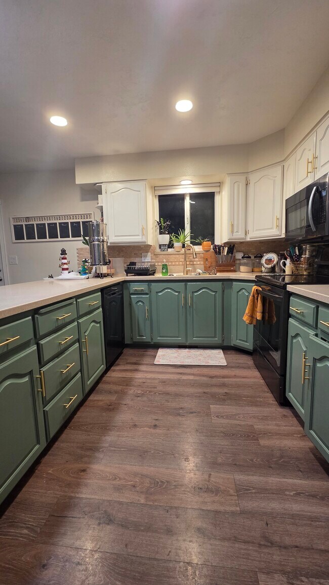 Cocina - 4701 S Turnberry Pl