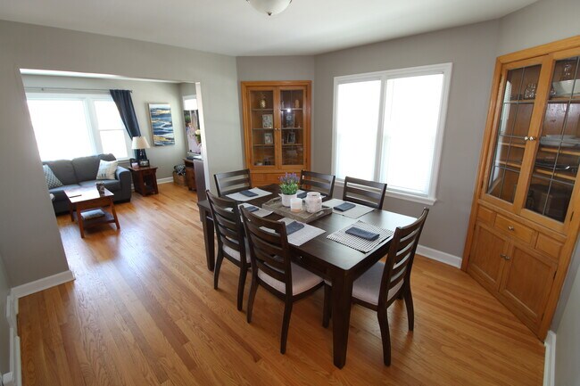 Dining Room - 8905 W Burleigh St