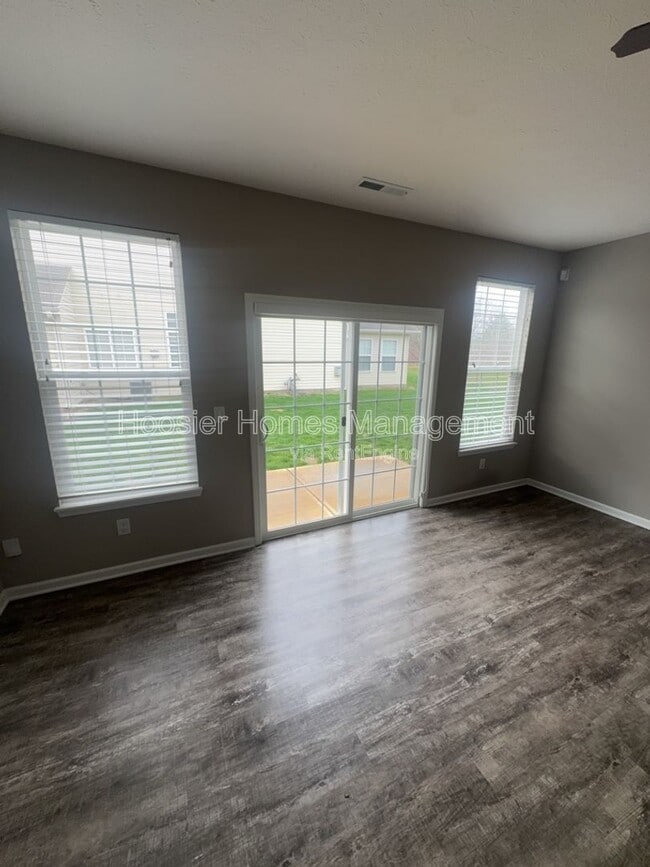 Building Photo - 556 Dylan Dr