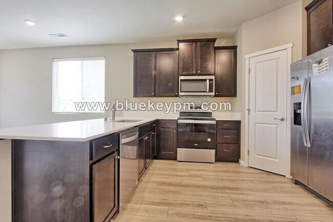 Foto del edificio - 4 Bed, 3 Bath Home Just off Ward Road and ...