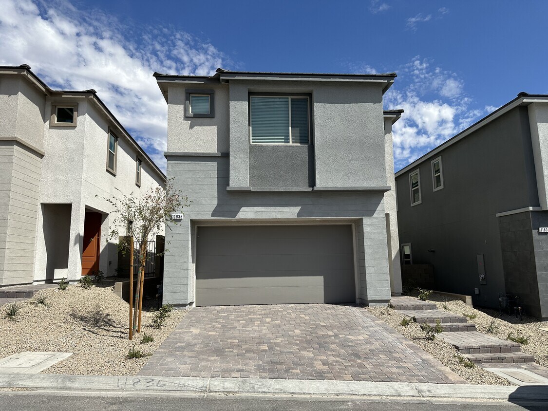 Foto principal - 11836 Black Canary Ave