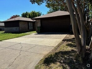 Building Photo - 2212 Honey Creek Ln
