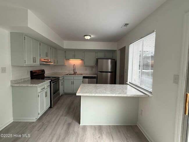 Foto del edificio - 206 Myrtlewood Cir